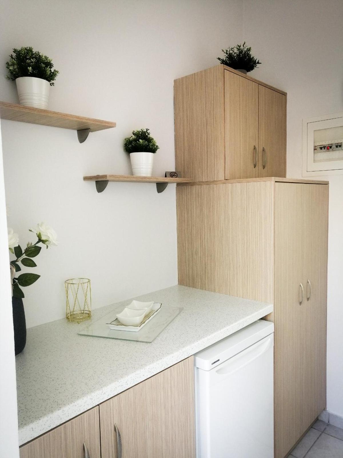 Anel Rooms Himare Luaran gambar