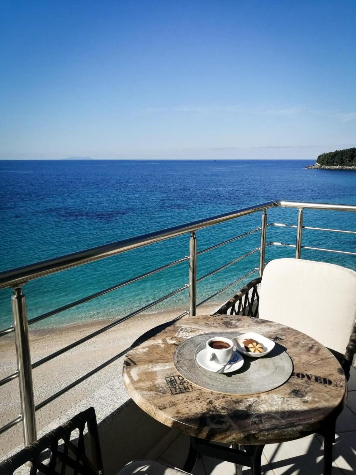 Anel Rooms Himare Luaran gambar
