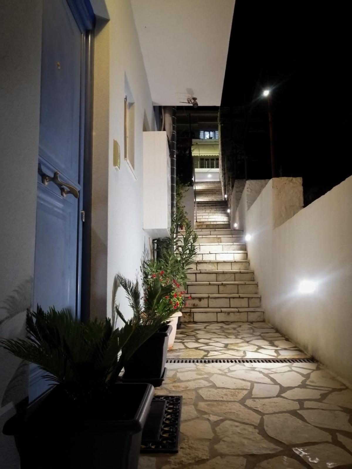 Anel Rooms Himare Luaran gambar