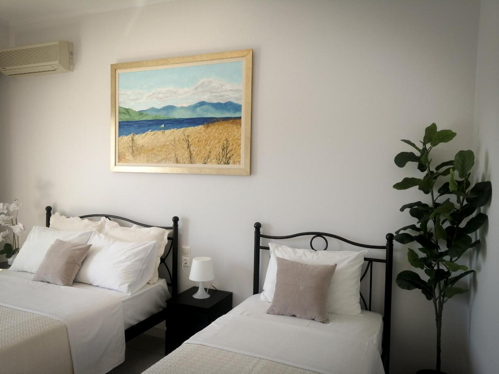 Anel Rooms Himare Luaran gambar
