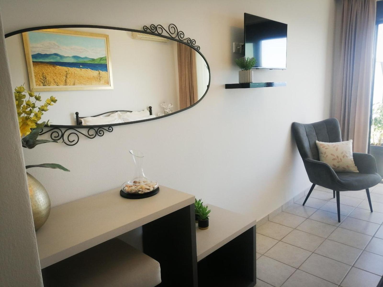 Anel Rooms Himare Luaran gambar